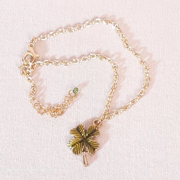 Four Leaf Clover Charm Bracelet Gold Tone Curb Chain - Picture 1 of 15
